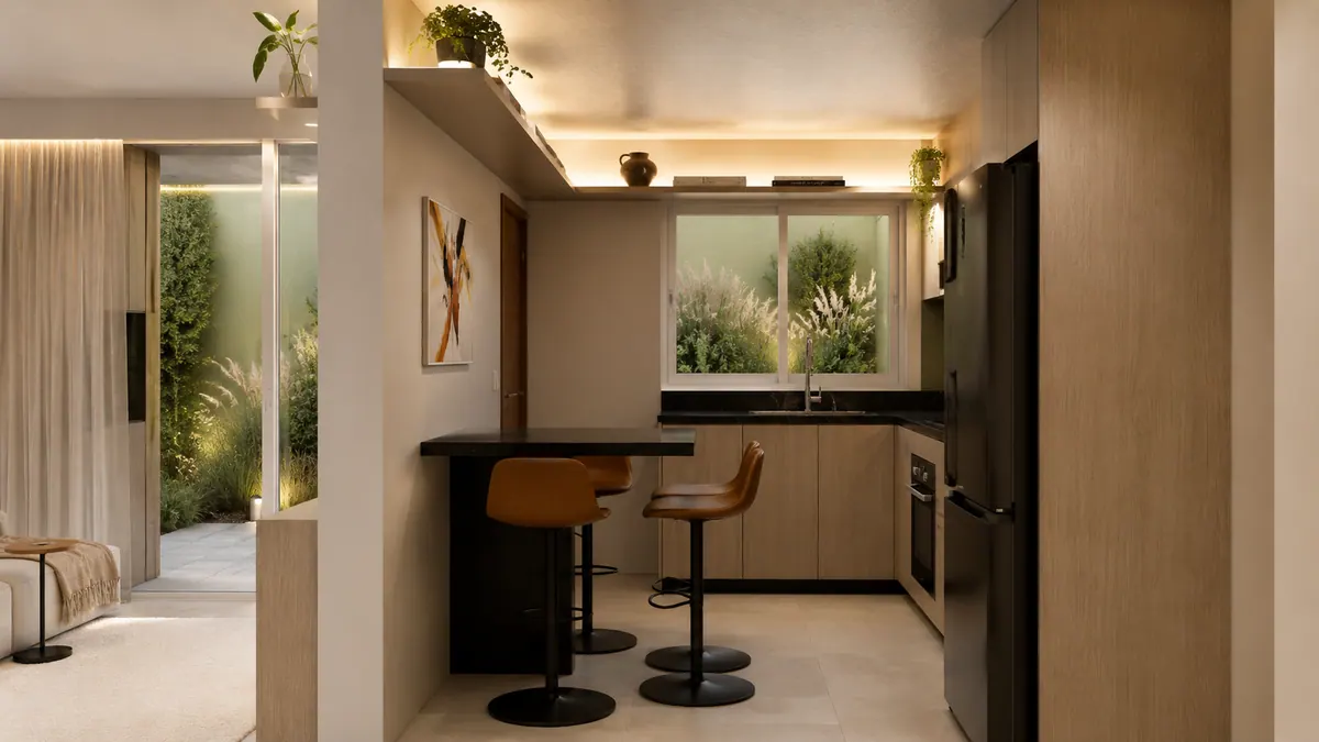 Cozinha integrada vista da sala, com balcão de refeições e janela para o jardim